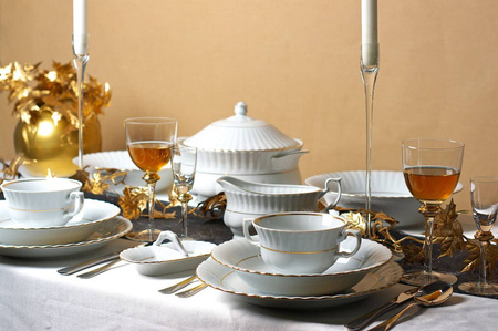 Serwis obiadowy dla 12 osób 44 elementy Iwona Złota Linia