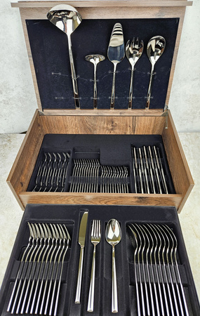Amefa Metropole komplet sztućców dla 12 osób 77 części w kasecie drewnianej
