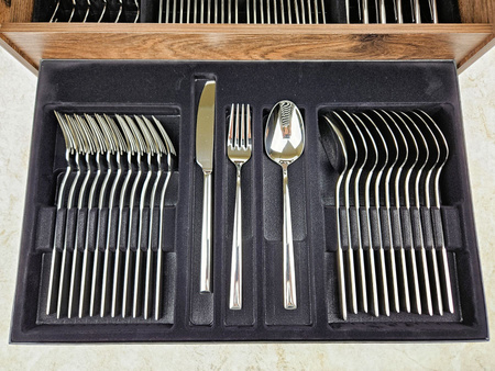 Amefa Metropole komplet sztućców dla 12 osób 77 części w kasecie drewnianej